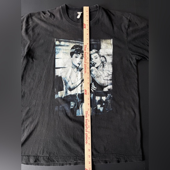 Vintage Y2K Marilyn Monroe And Audrey Hepburn Tattooed Twins Tee - Size XL - Picture 4 of 6